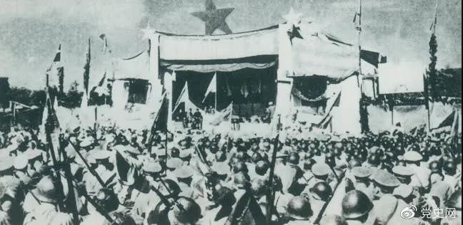 1950年5月19日，人民解放军解放舟山群岛。图为舟山军民举行庆祝解放大会。