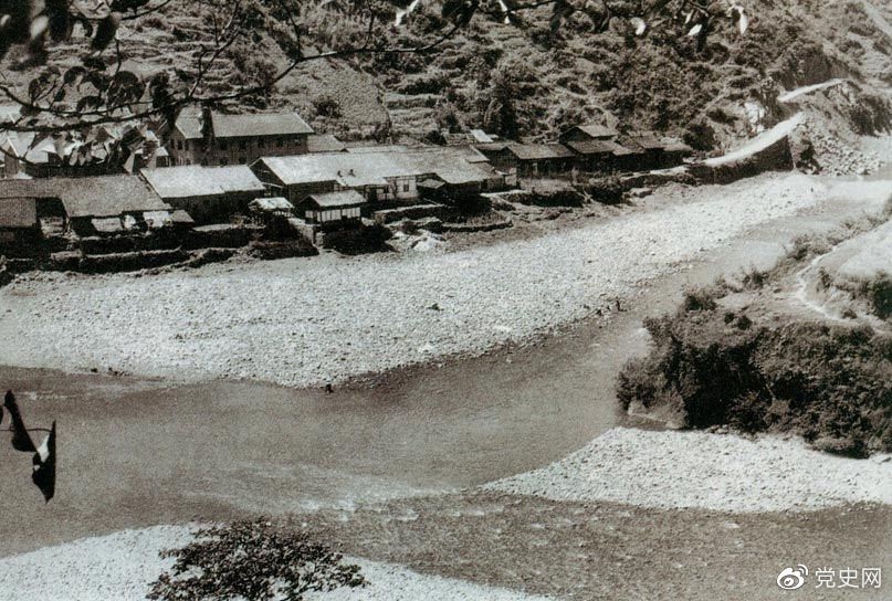 　　1935年6月26日，中共中央政治局在四川懋功两河口召开会议。会议决定红军北上创造川陕甘根据地。图为两河口。