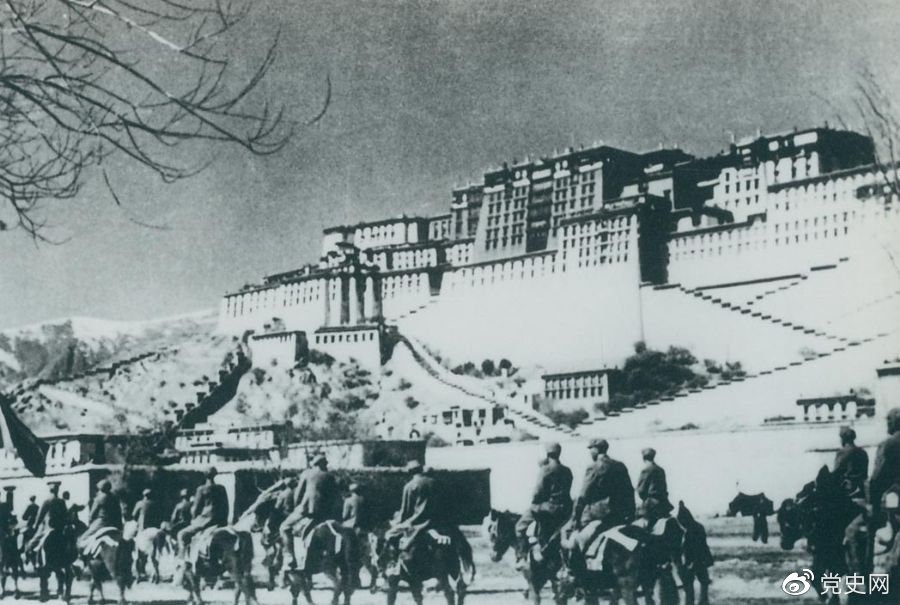 1951年10月26日，人民解放军进藏部队进驻拉萨。
