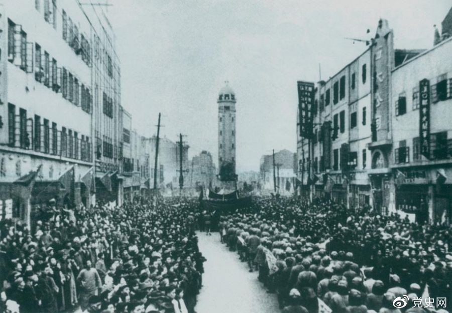 1949年11月，人民解放军解放西南首府重庆。