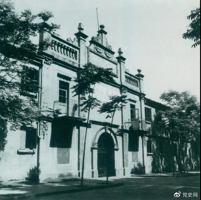 1927年4月27日，中国共产党第五次全国代表大会在武汉召开。图为大会举行开幕式的地方。