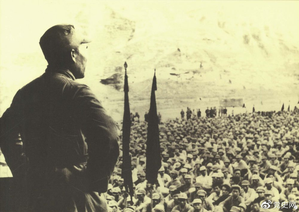 1937年8月后，朱德任中共中央军委副主席、中央军委华北军分会书记、国民革命军第八路军总指挥（后为第十八集团军总司令），指挥八路军开赴华北抗日前线。图为朱德对即将开赴前线的八路军将士讲话。
